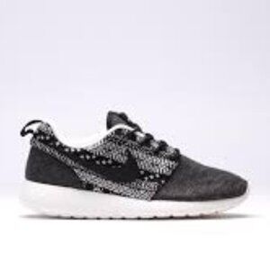 Nike Women's Gray Roshe One Winter‎ 685286-001 Tribal Wool Casual Sneaker Size 7